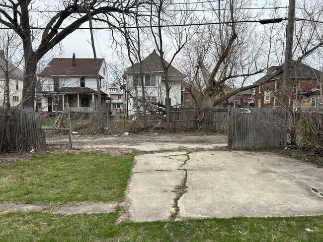 Building Photo - 81 Woodland St