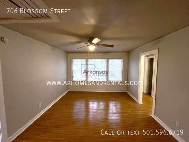 Building Photo - 706 Blossom St