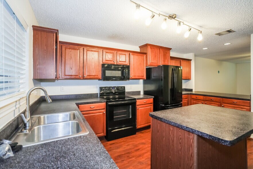 Building Photo - 9936 Sparrow Hawk Ln