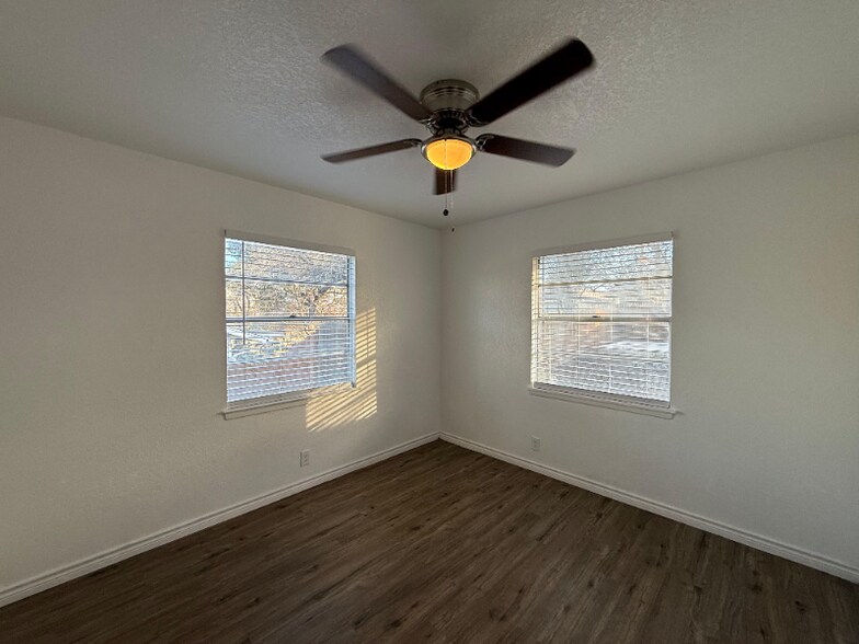 Building Photo - 5522 Crystal Valley St