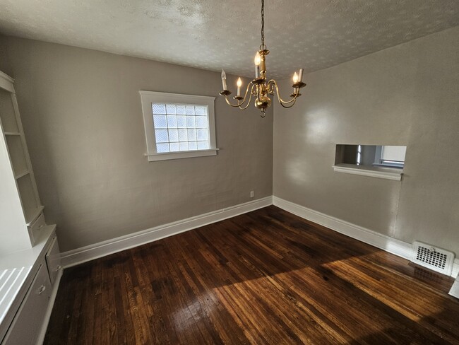 Building Photo - 4916 E 85th St