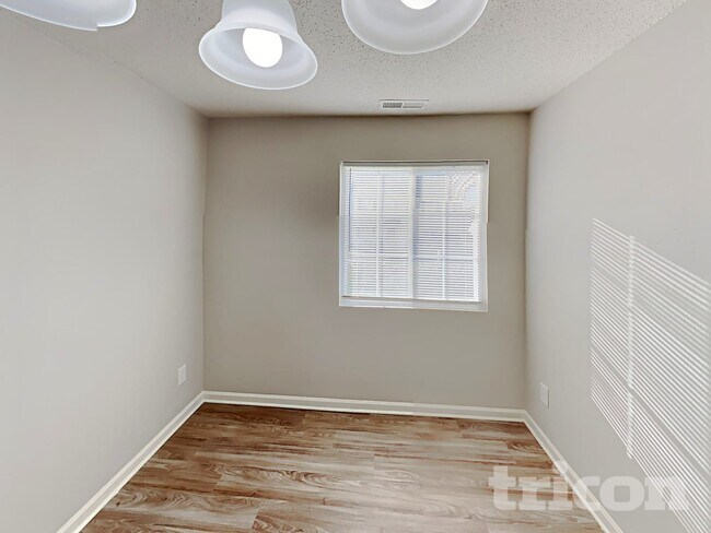 Building Photo - 2675 Chatfield Dr