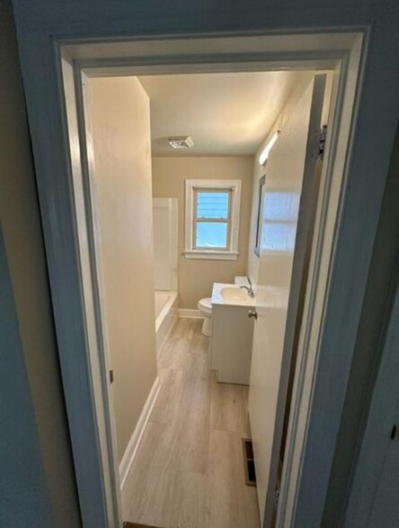 Building Photo - 5215 Huntington Ave