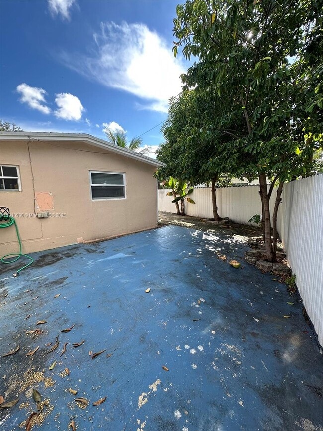 Building Photo - 6439 SW 7th St