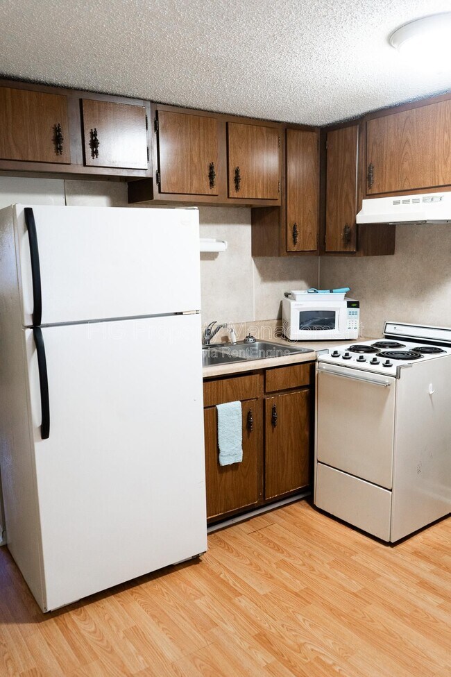 Building Photo - 707 W Race St