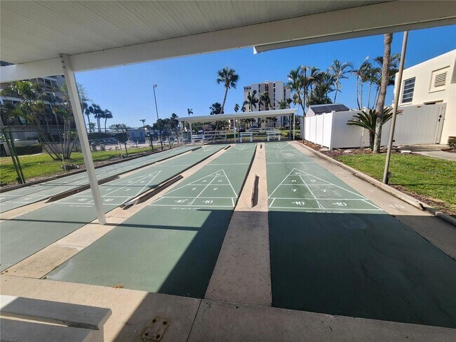 Building Photo - 7645 Sun Island Dr S