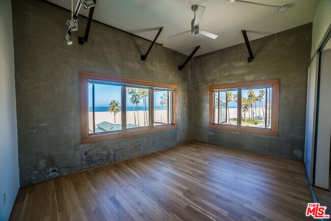 Building Photo - 8 Brooks Ave