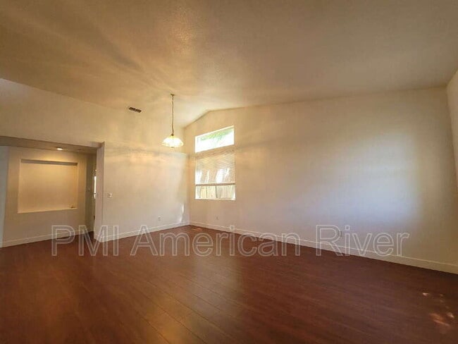 Building Photo - 1375 Pintail Way