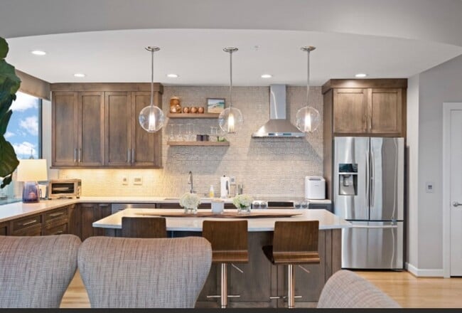 Building Photo - Centerpointe- Urban luxury living!!