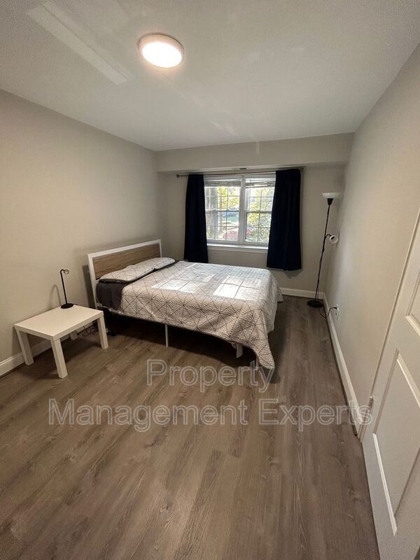 Building Photo - 1322 Fort Myer Dr