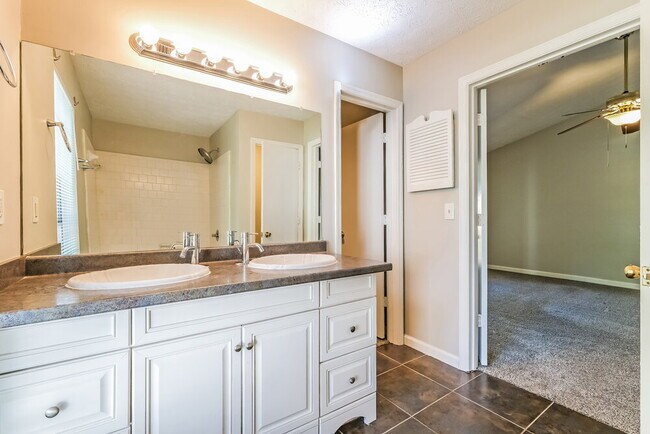 Building Photo - 640 Stonebridge Loop