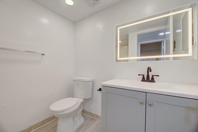 Building Photo - 473 Burgundy N