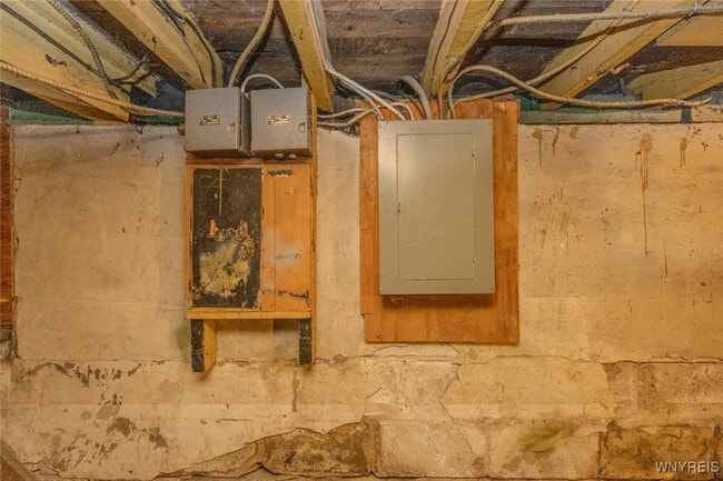 Building Photo - 68 Sirret St