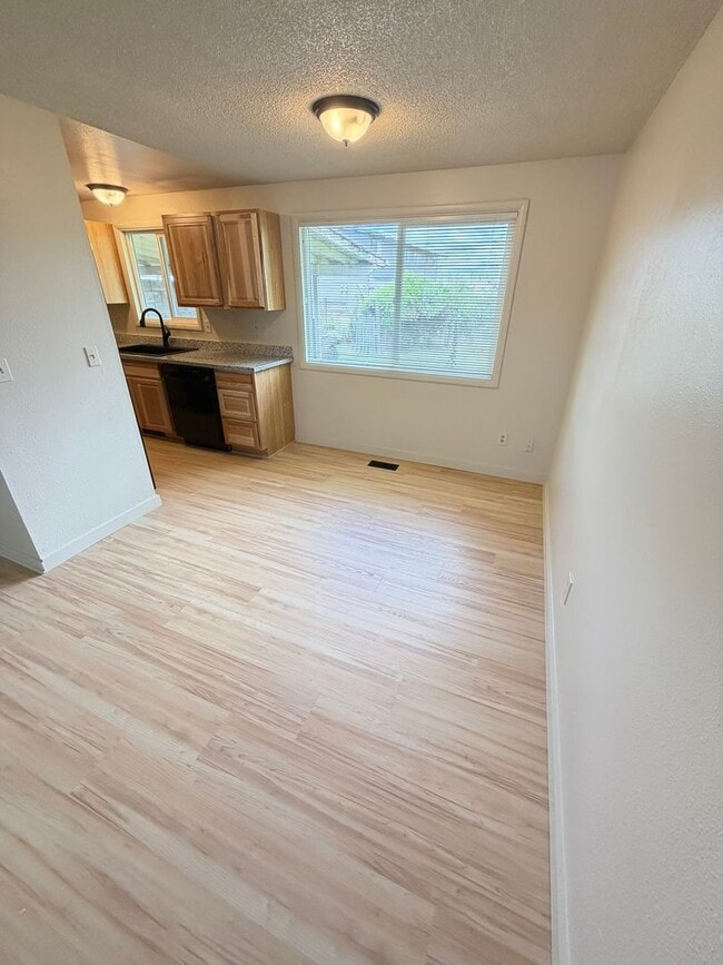 Building Photo - Newly Remodeled 2 Bedroom with Fenced yard!