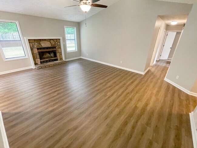 Building Photo - Powder Springs - 3BR - Fully Renovated