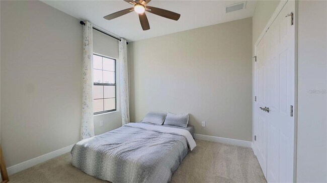 Building Photo - 12661 Oak Hill Way