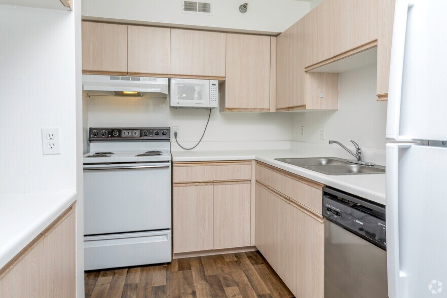 Apple Valley Apartments 231 Apple Blossom Way Romeo MI 48065