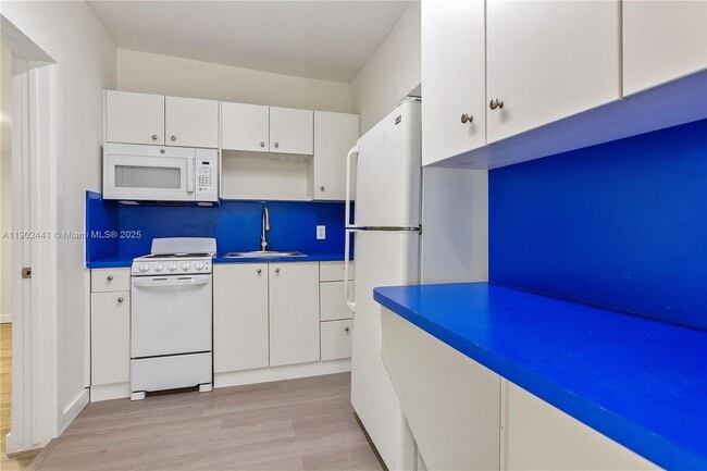 Building Photo - 218 SW 6th Ave