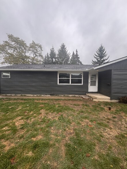 Primary Photo - 12-14 Grove Ct