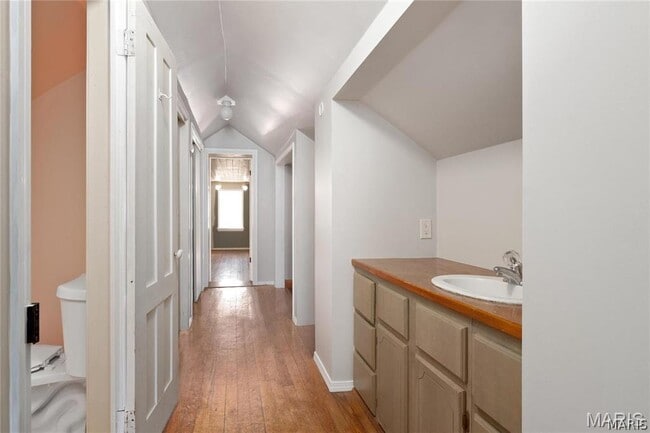 Building Photo - 301 W Laurel St