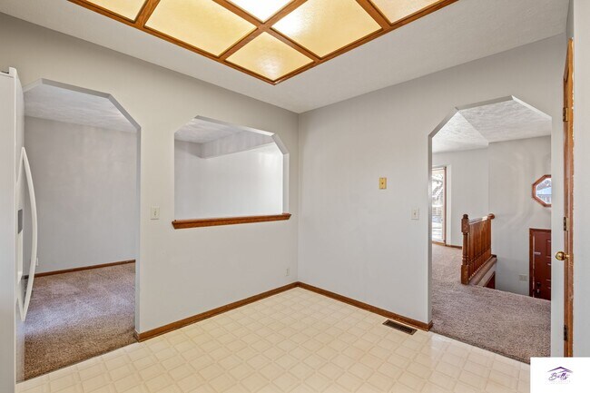 Building Photo - AVAILABLE NOW!