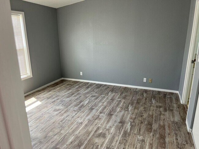 Building Photo - 619 Jessica Ln