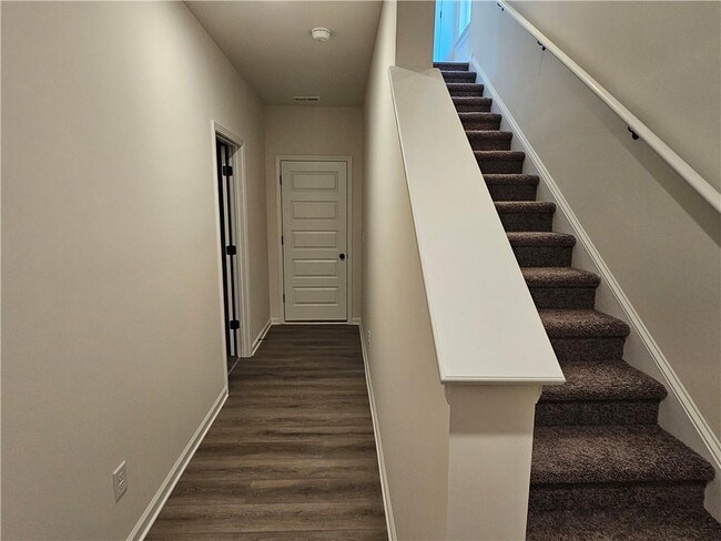 Building Photo - 1666 Eagle Dr