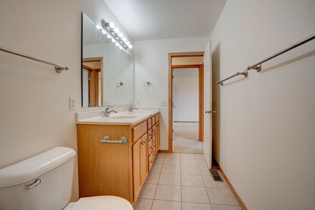 Building Photo - Woodridge Estates Townhomes