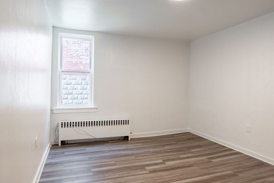 Building Photo - 2040 Brownsville Rd