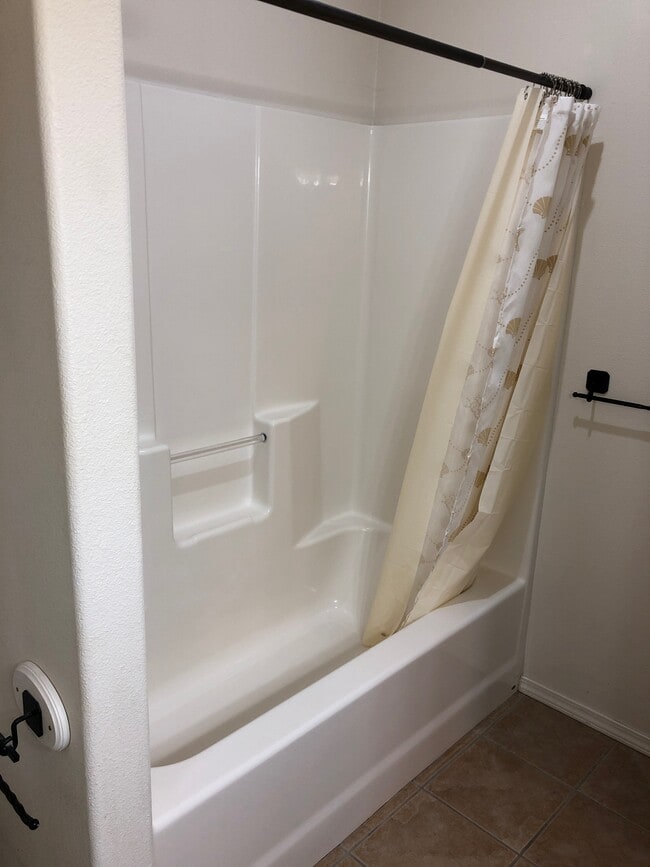 Building Photo - 525 S Glenmoor Dr