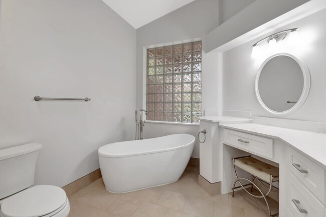 Building Photo - 11081 Springbrook Cir