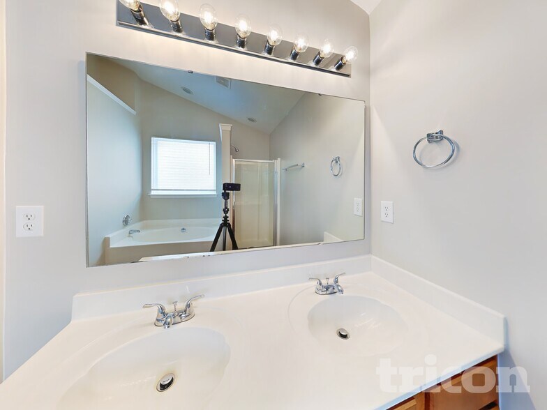 Building Photo - 2721 Forest Grove Ct