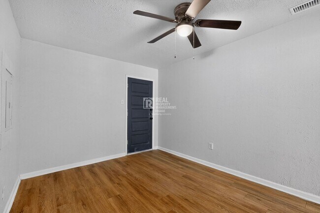 Building Photo - 1809 W Sanford St