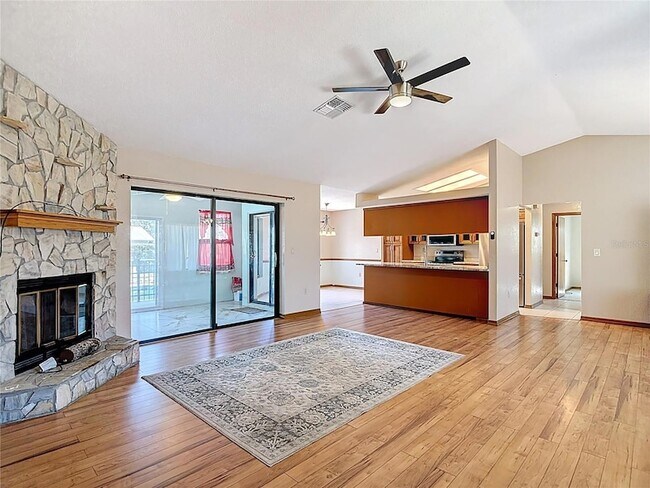 Building Photo - 5066 Woodbine St