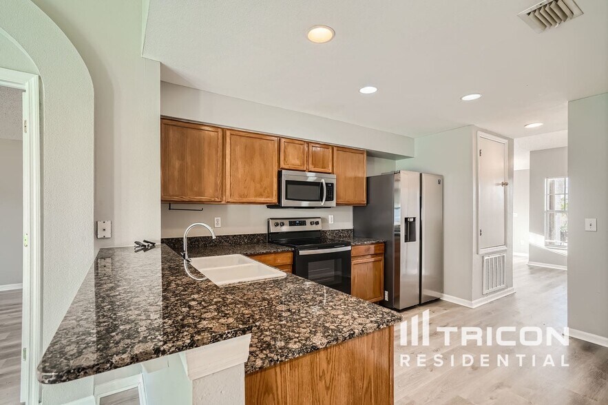 Building Photo - 11809 Brenford Crest Dr