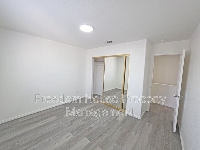 Building Photo - 670 Bourbon St