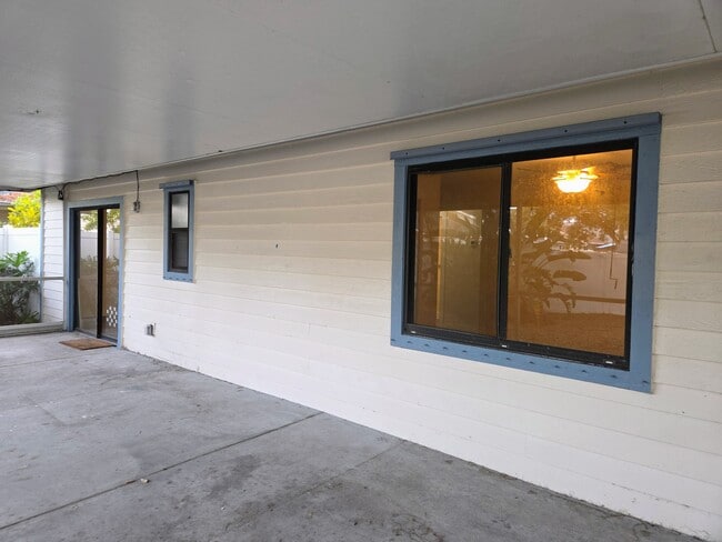 Building Photo - 1717 Needles Ln E