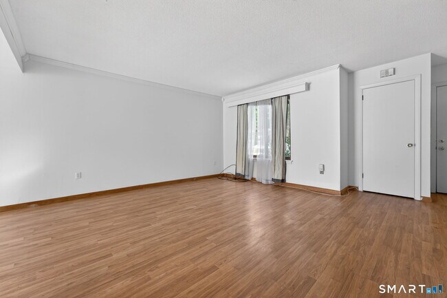 Building Photo - 155 Cottonwood Rd