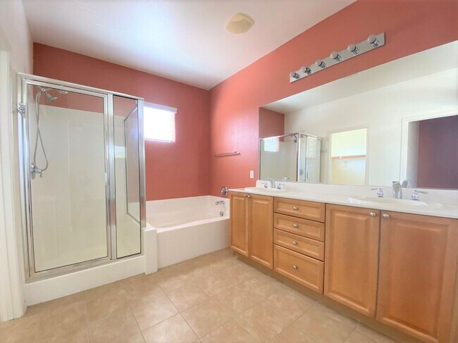 Building Photo - 3 Bed 2.5 Bath Pecos and Washburn