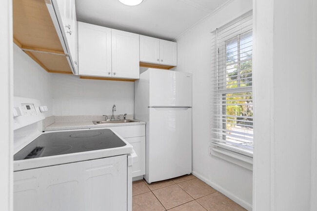 Building Photo - 204 Conniston Rd