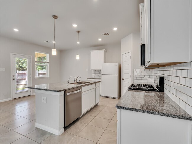 Building Photo - 7087 Silverleaf Oak St
