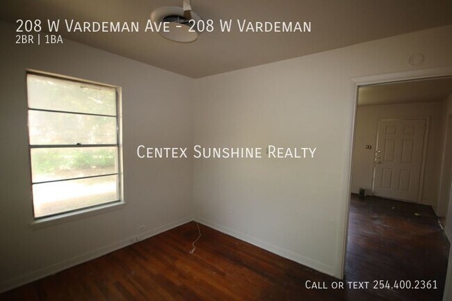 Building Photo - 208 W Vardeman Ave