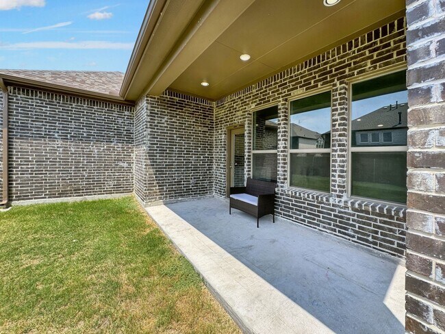 Building Photo - Gorgeous 4-Bedroom Home in Woodbridge Esta...