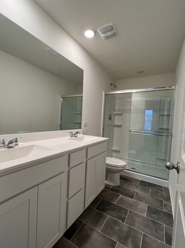 Building Photo - 217 Goldenrod Dr