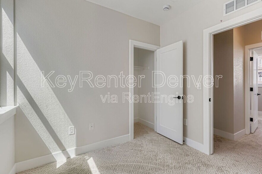 Building Photo - 4100 E Warren Ave