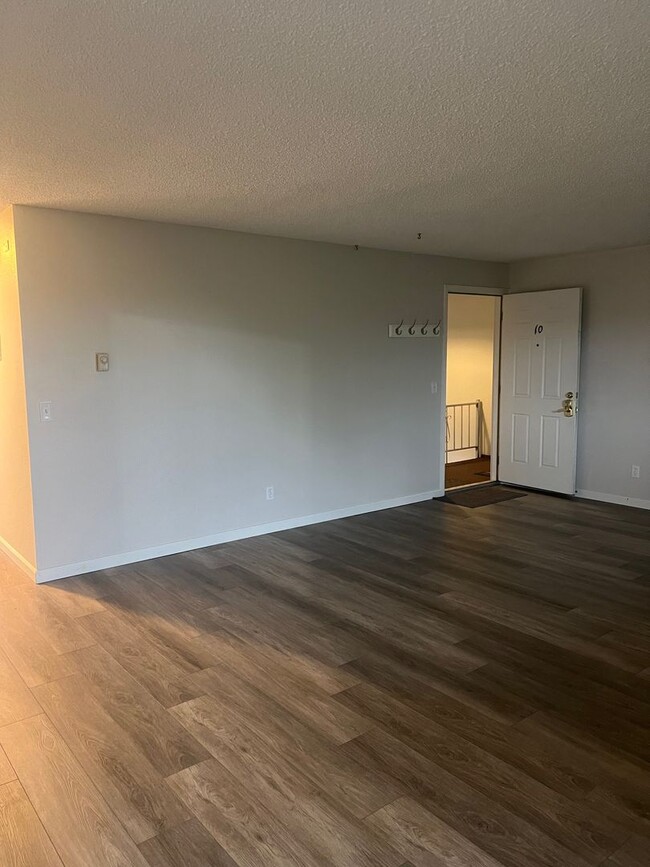 Building Photo - Beautiful 2 Bed 2 Bath Condo in Tacoma! 55...