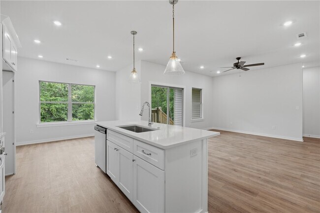Building Photo - 6 Lowick Ln