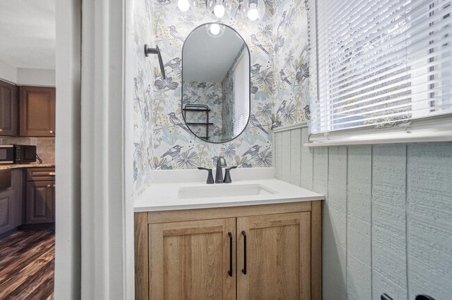 Building Photo - 315 Western Ave