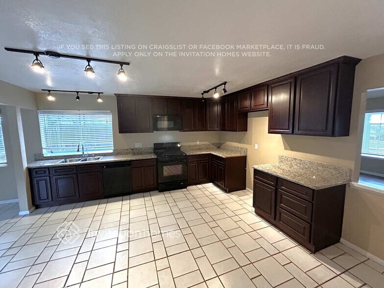 Building Photo - 4091 Crestview Dr