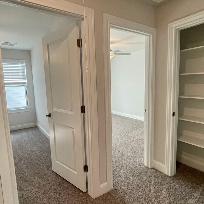 Building Photo - 15702 Ellinger Dr